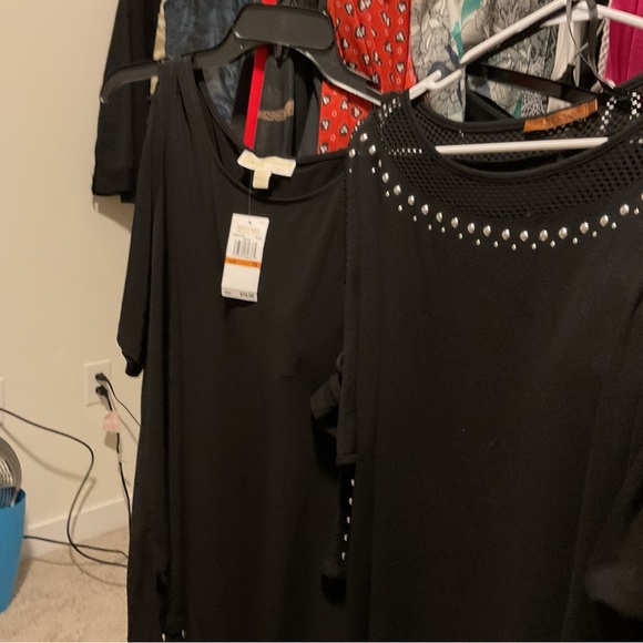 Michael Kors Black Top NWT $75
Belledini iTop black silver studs gorgeous 2X - Picture 3 of 3